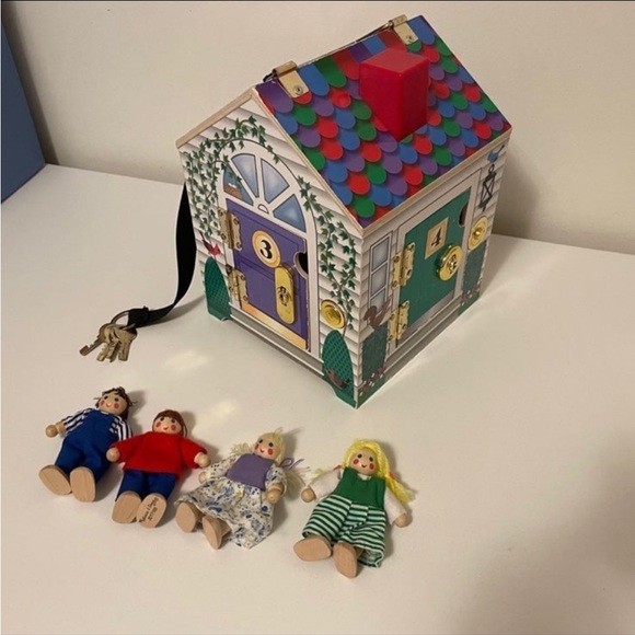 Melissa and Doug wooden doorbell key house complete playset - Picture 8 of 11